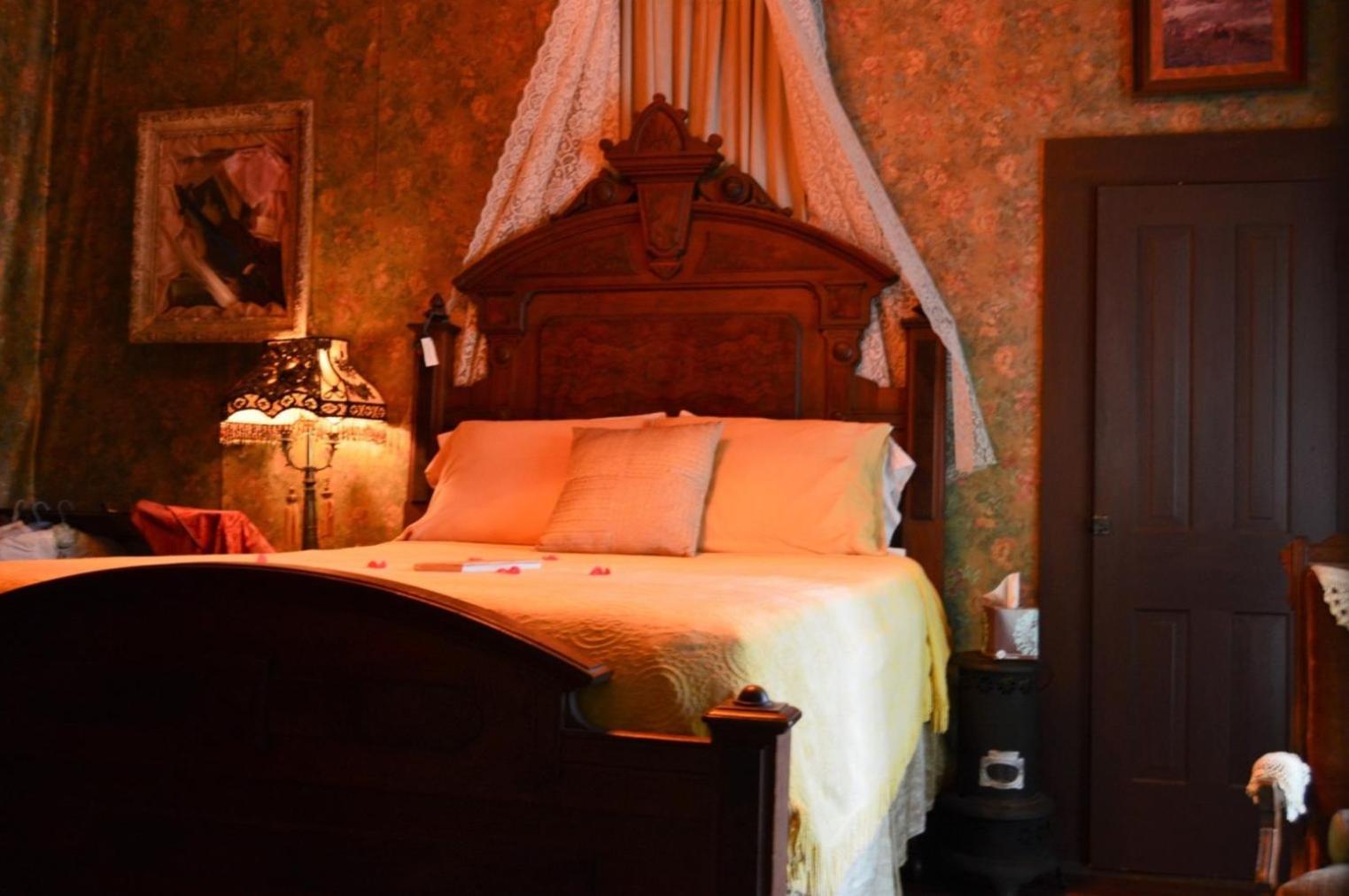 Carleton House Bed And Breakfast Bonham 外观 照片