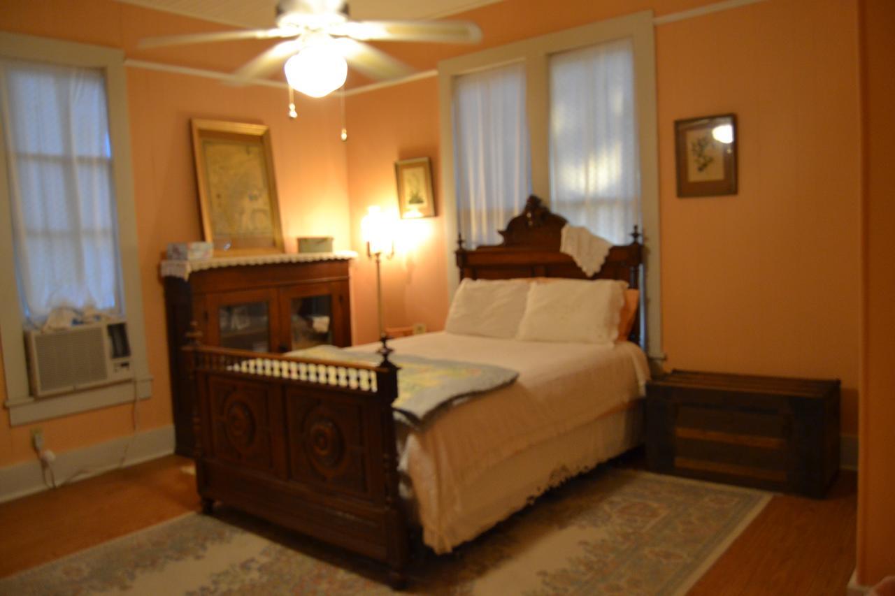 Carleton House Bed And Breakfast Bonham 外观 照片