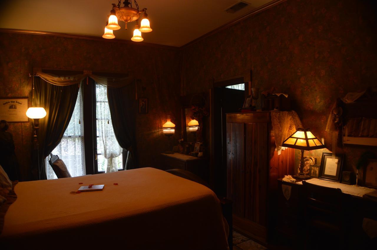 Carleton House Bed And Breakfast Bonham 外观 照片